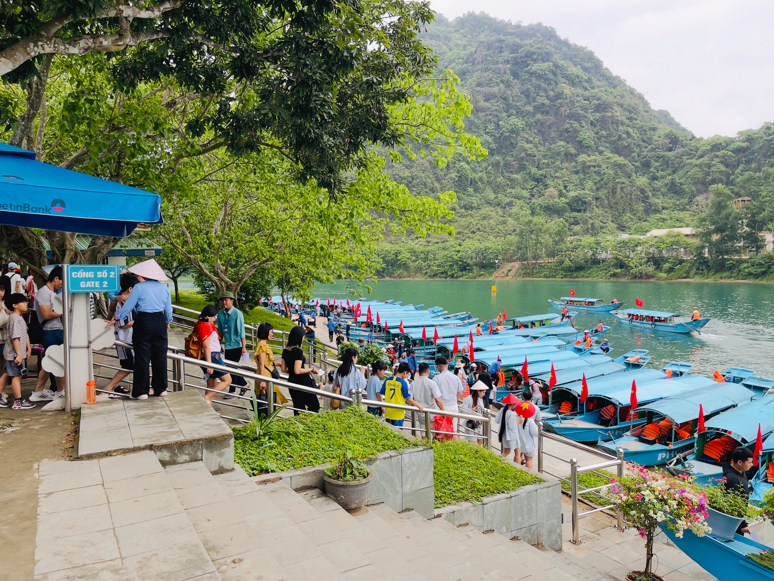 Động Phong Nha – Kẻ Bàng nhộn nhịp đón khách dịp nghỉ lễ 30-4