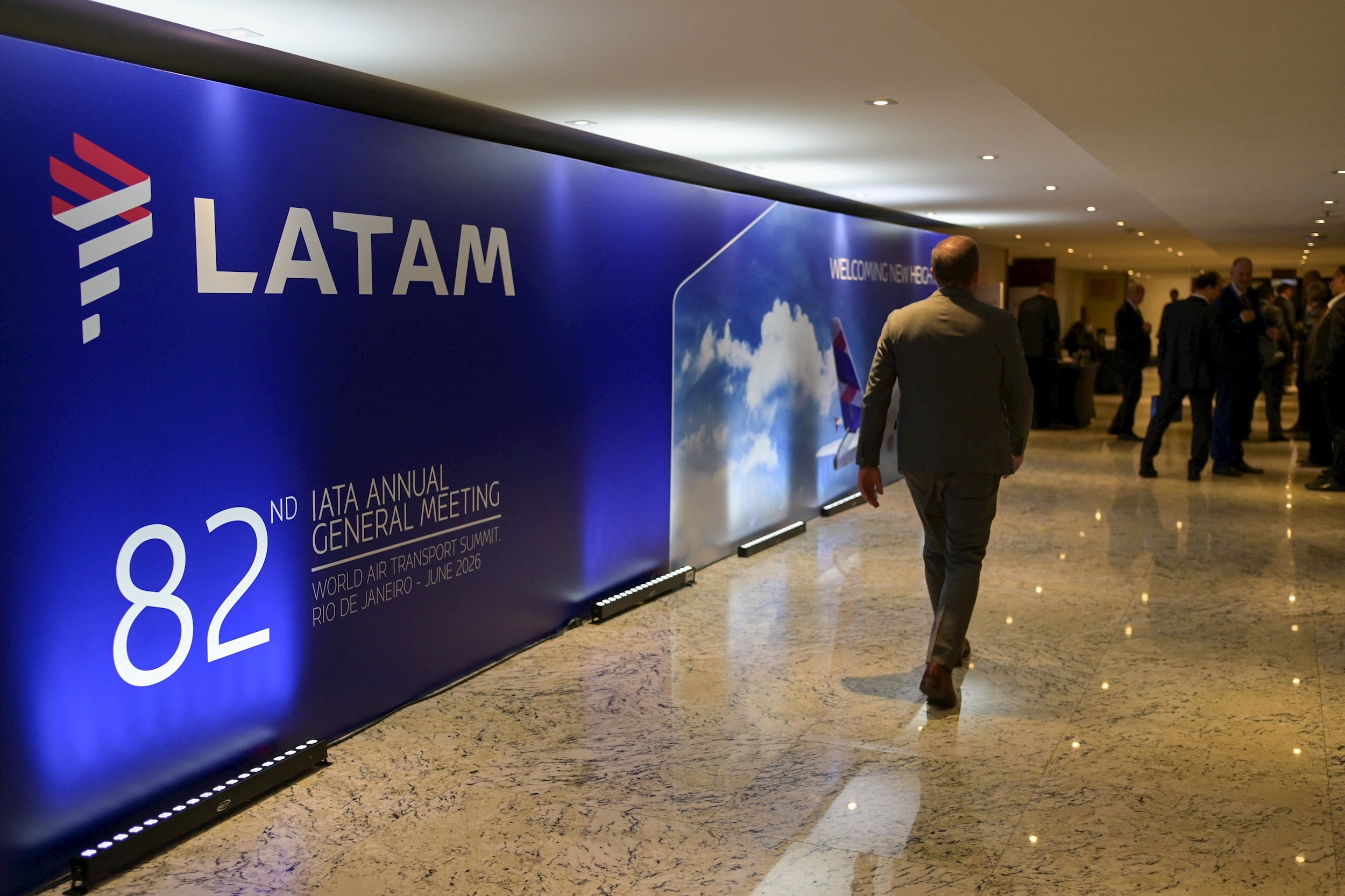 IATA dự báo lợi nhuận hàng không 2026 giảm một nửa