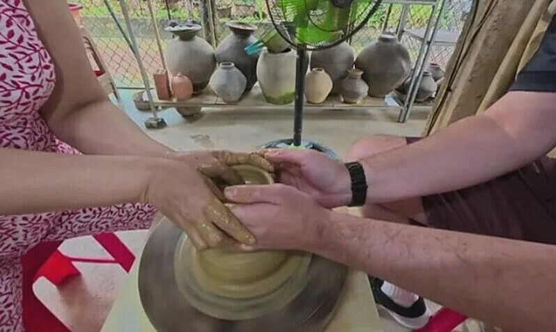 Gia đình khách Tây ‘mê tít’ Hội An’, ở nguyên kỳ nghỉ 11 ngày